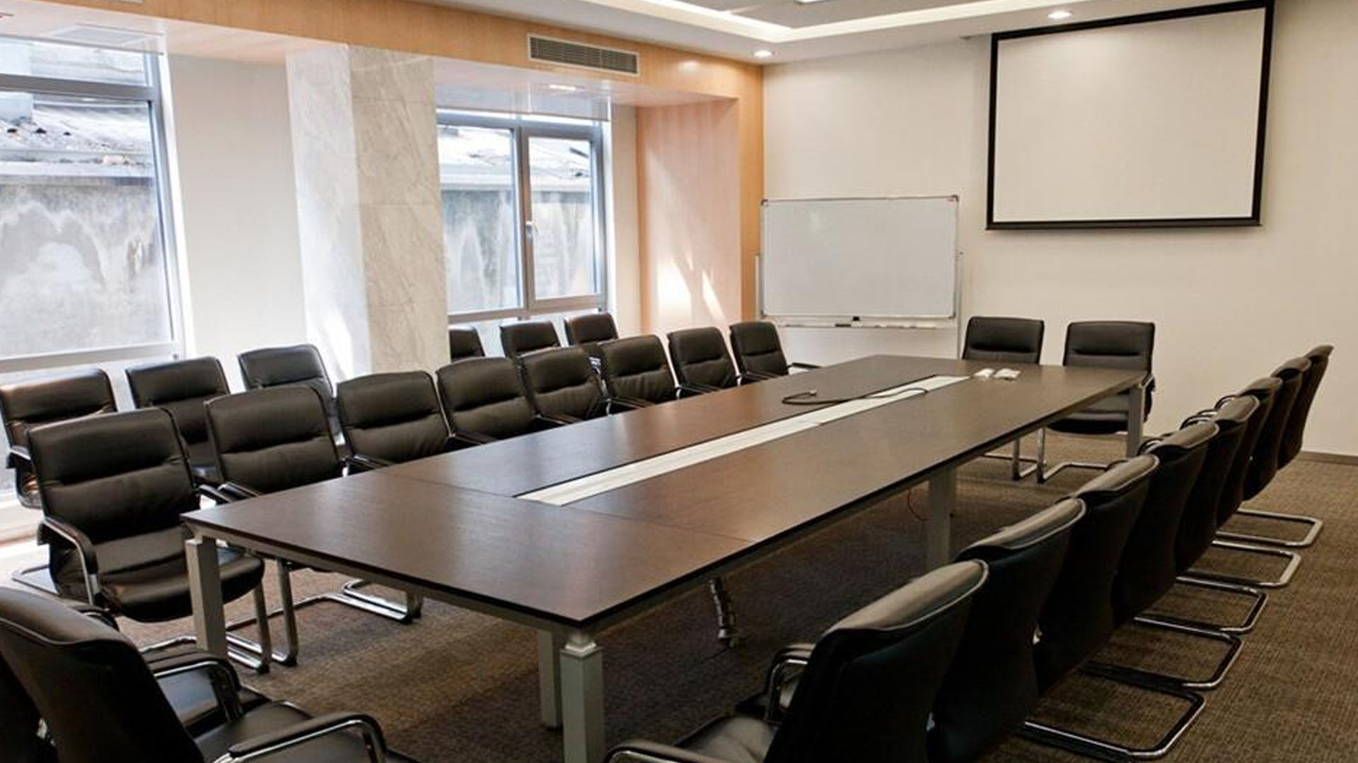 涉密場所為何不允許攜帶手機進入？